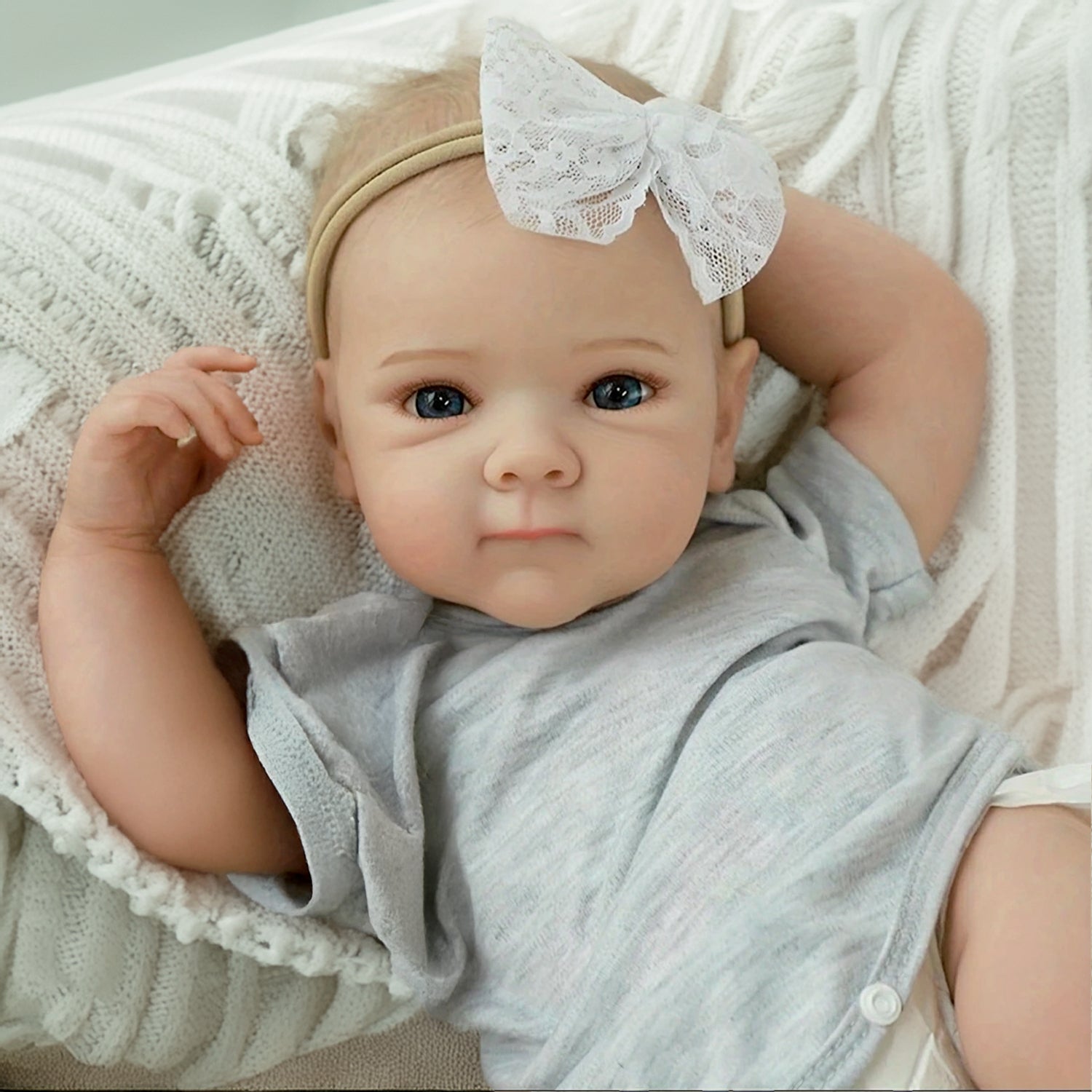 Bambola Reborn in Vinile Mencía – 45 cm, con Suono detail image 3