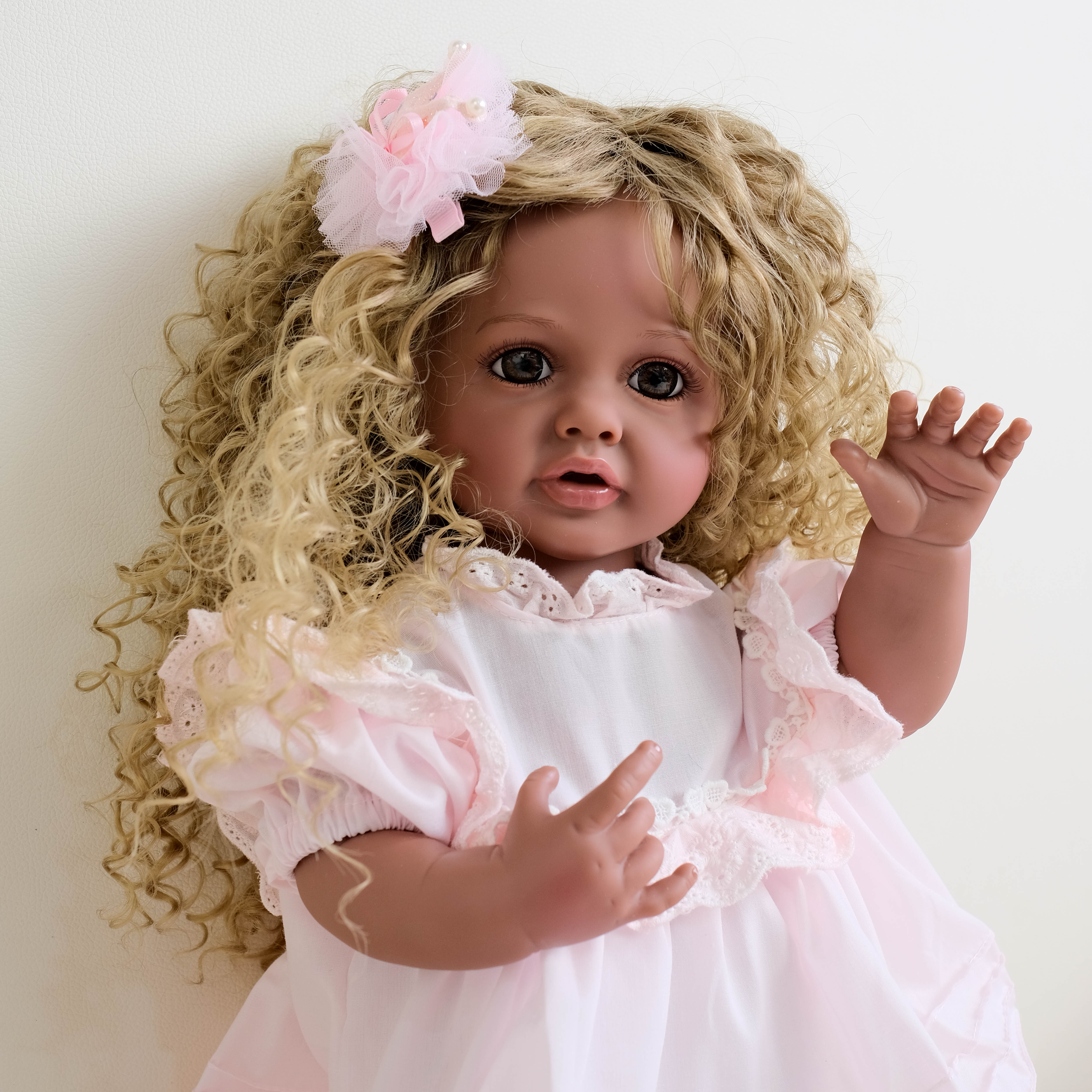 Bambola Reborn in Vinile Carlota – 55 cm, con Suono