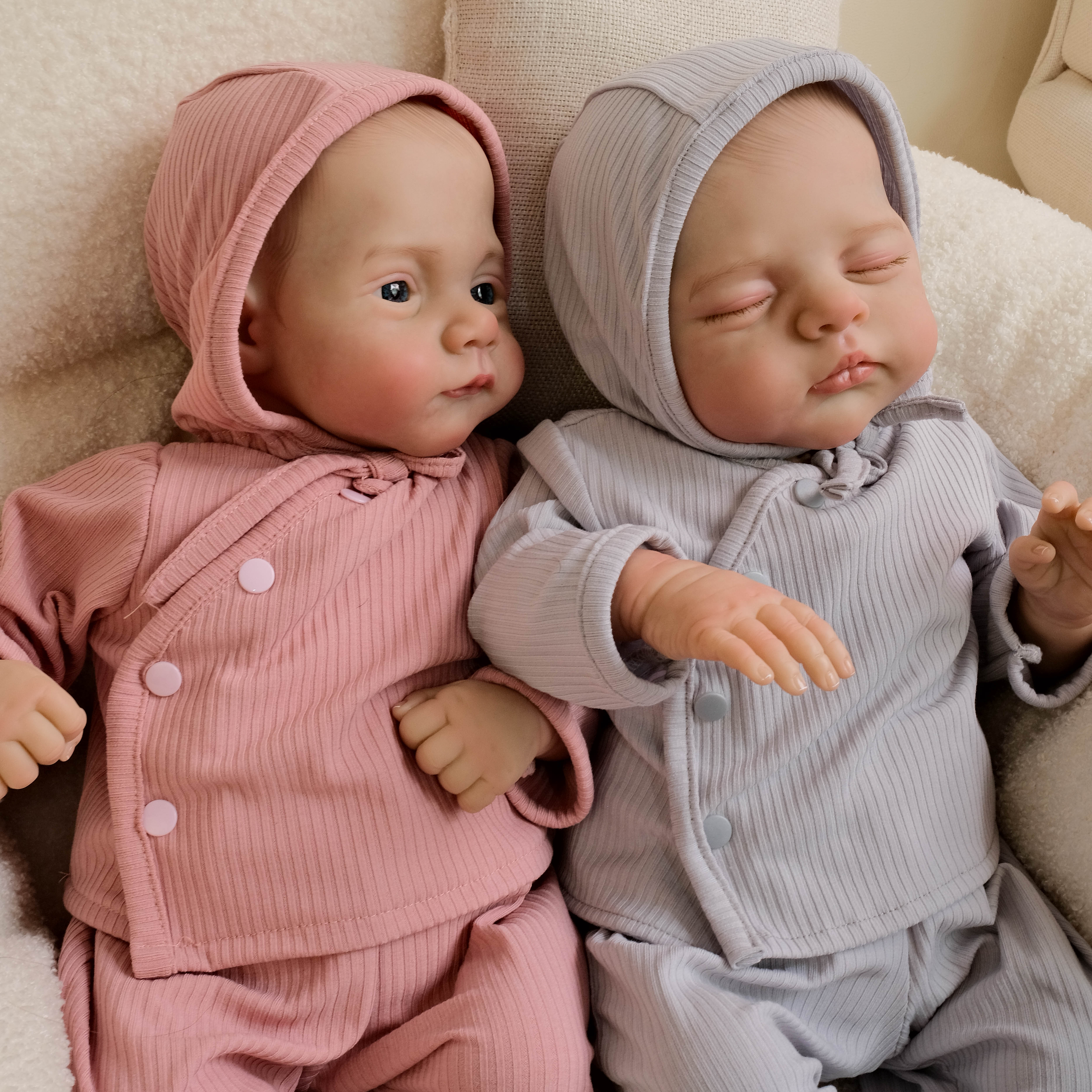 Bambole Reborn Gemelli in Vinile Thiago e Celia – 48 cm detail image 10