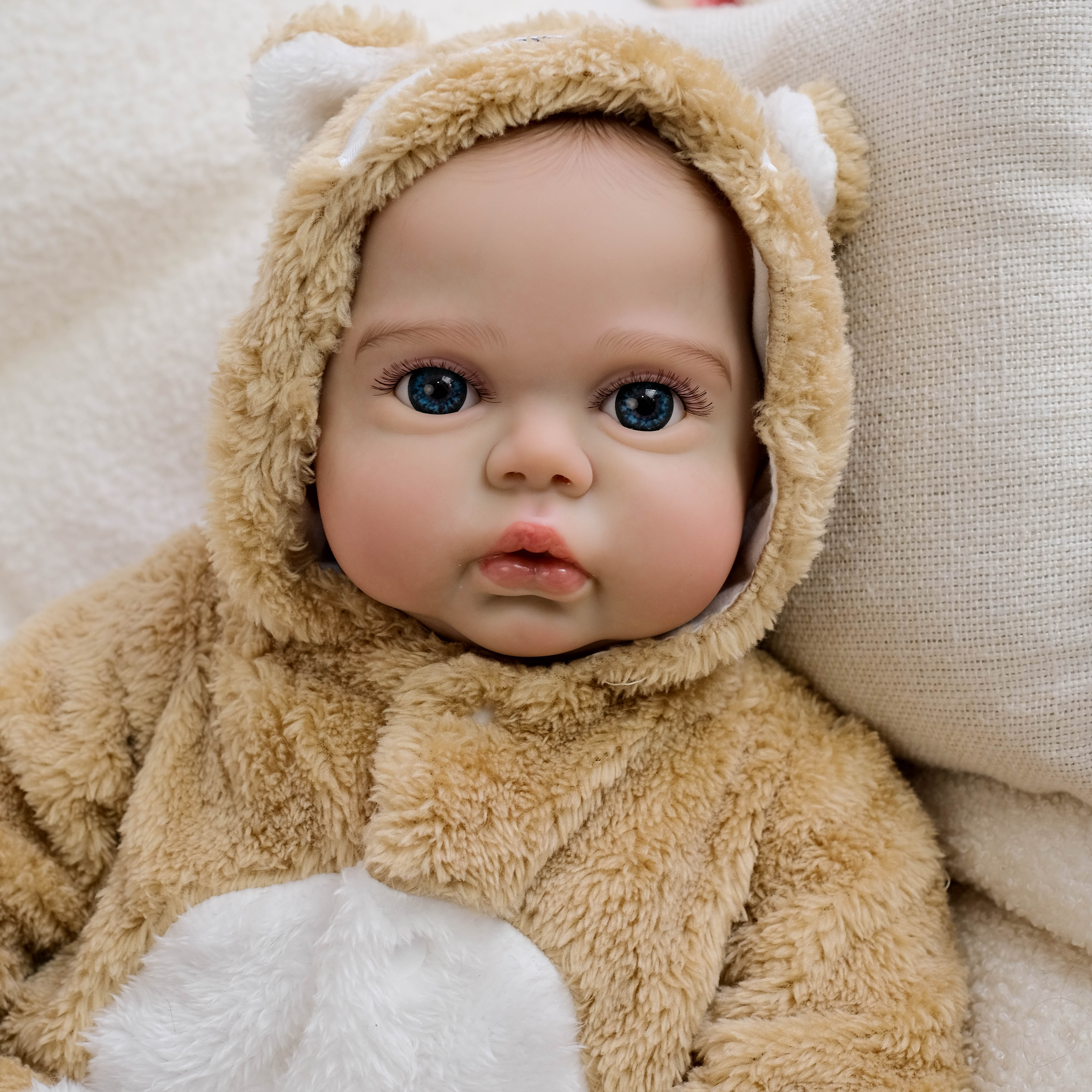 Bambole Reborn Gemelle in Vinile Ivet y Eric – 48 cm detail image 9