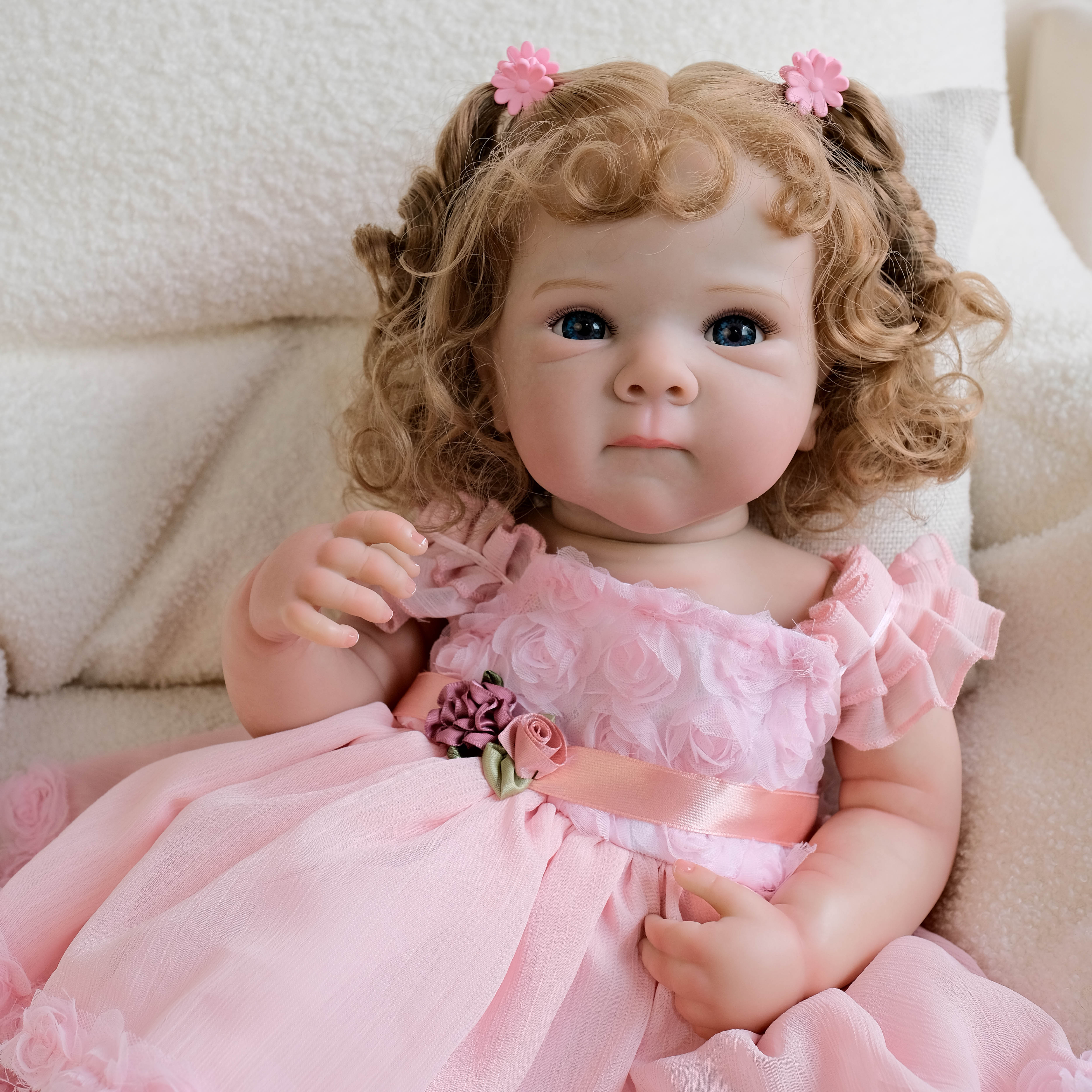 Bambola Reborn Regina in Vinile – 45 cm, con Suono e Capelli Impiantati detail image 8