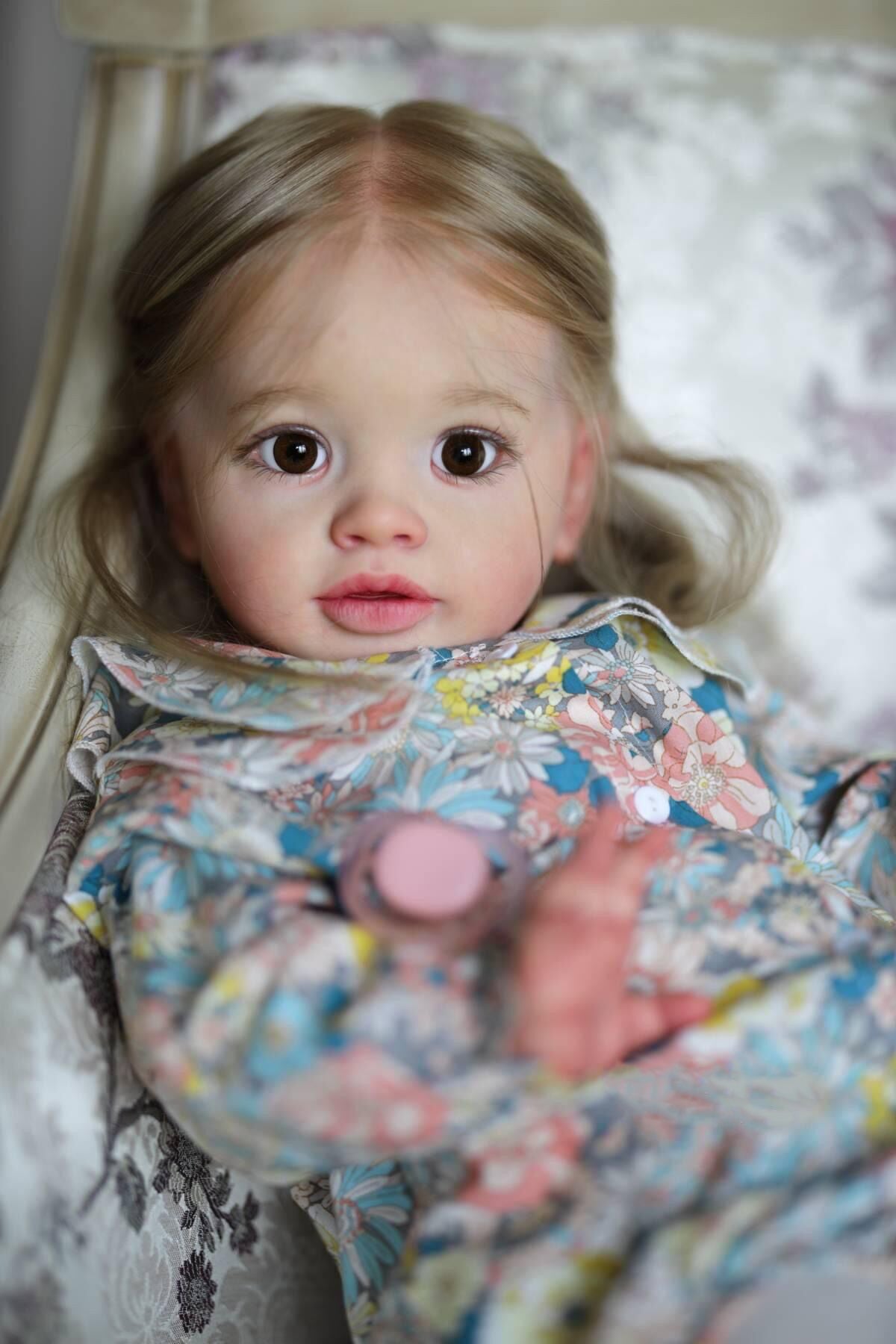 Bebê Reborn de Silicone Carmiña – 65 cm, com Som detail image 4