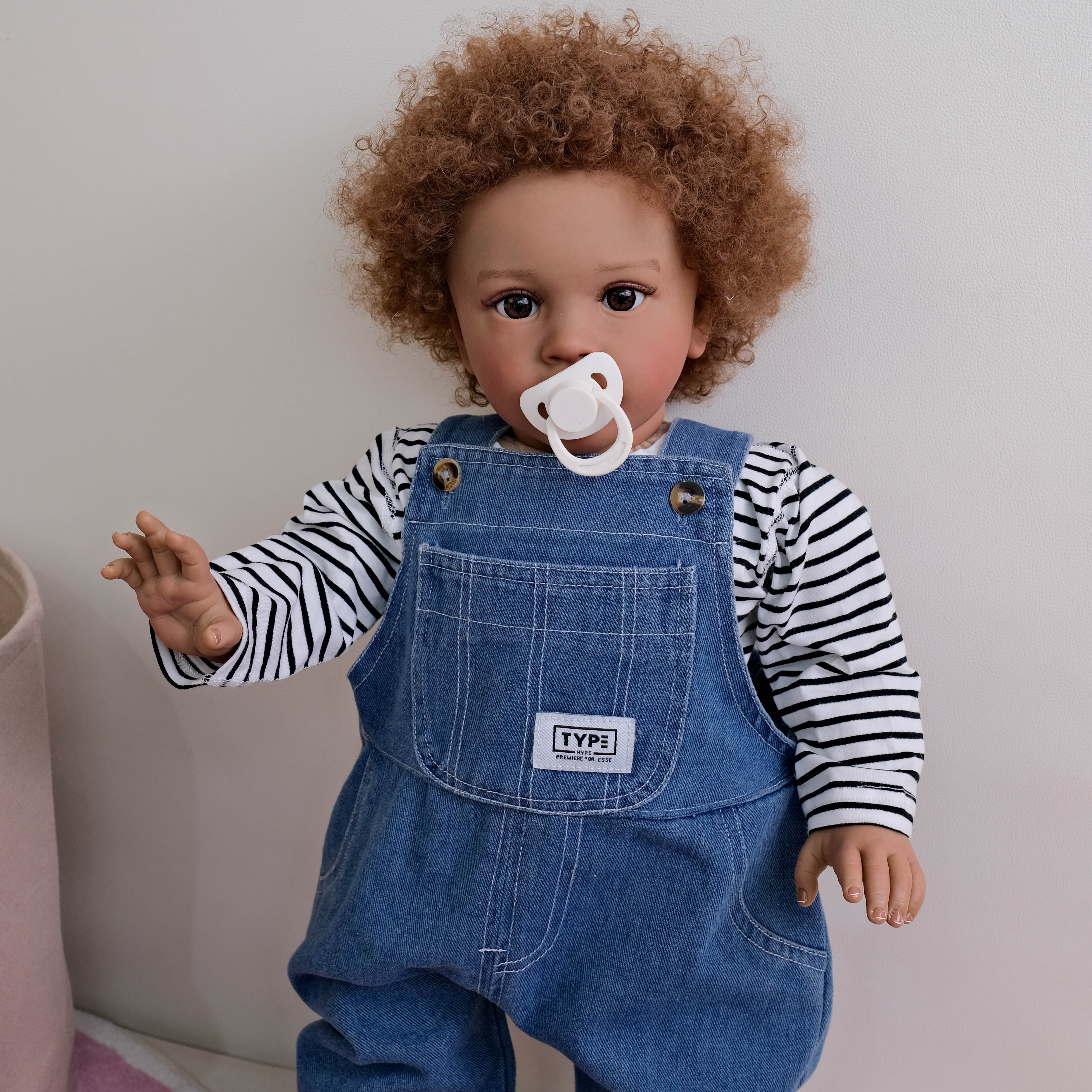 Bambola Reborn Zoe in Vinile – 65 cm, con Suono detail image 1