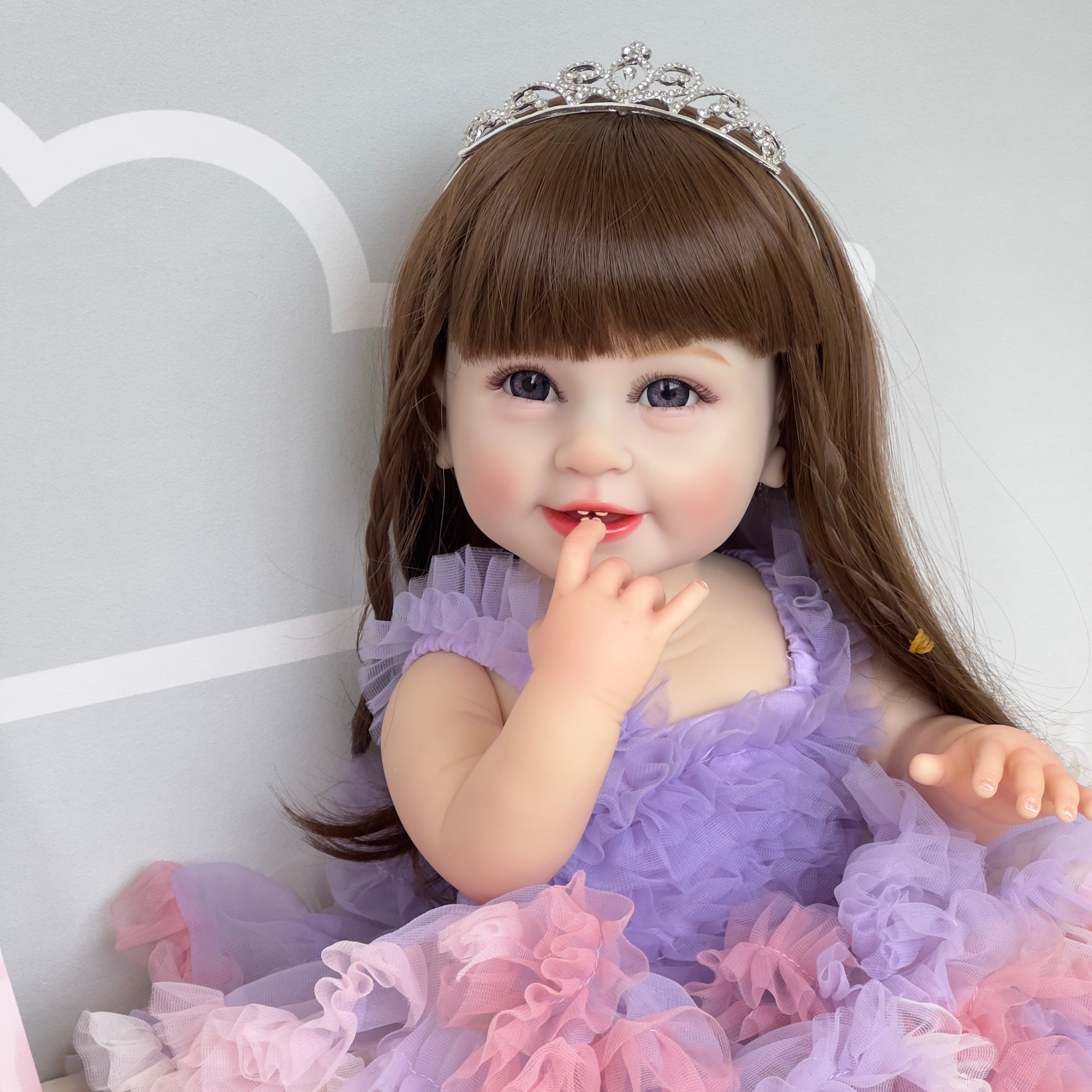 Bambola Reborn Rebeca in Silicone Completo – 55 cm, con Suono detail image 1