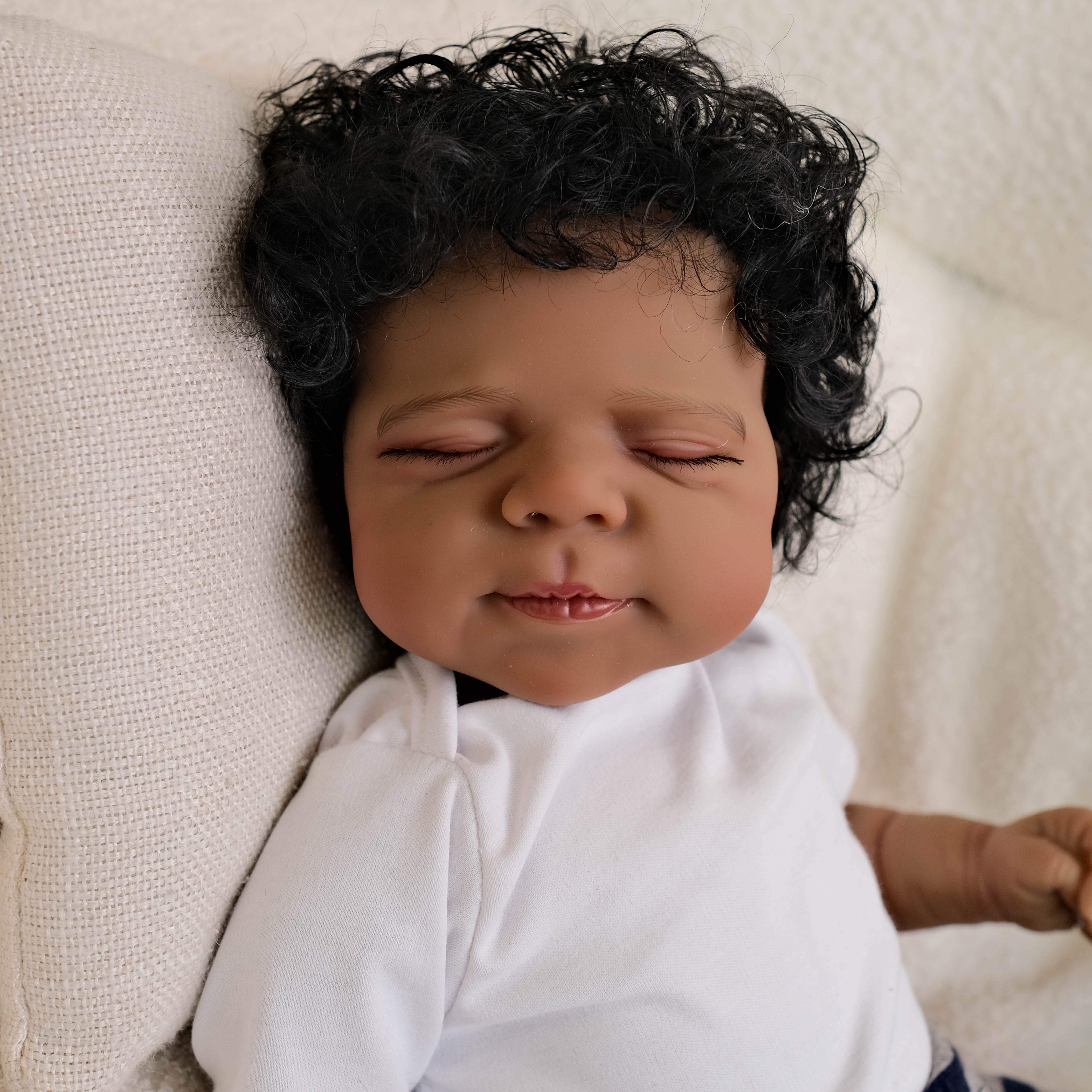 Bambola Reborn in Vinile Ximena – 48 cm, Capelli Impiantati detail image 2